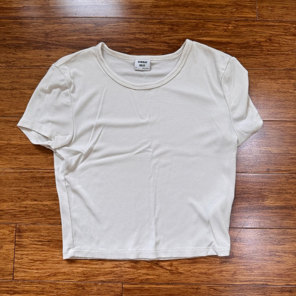Aritzia Sunday Best White/Cream Cropped Tshirt